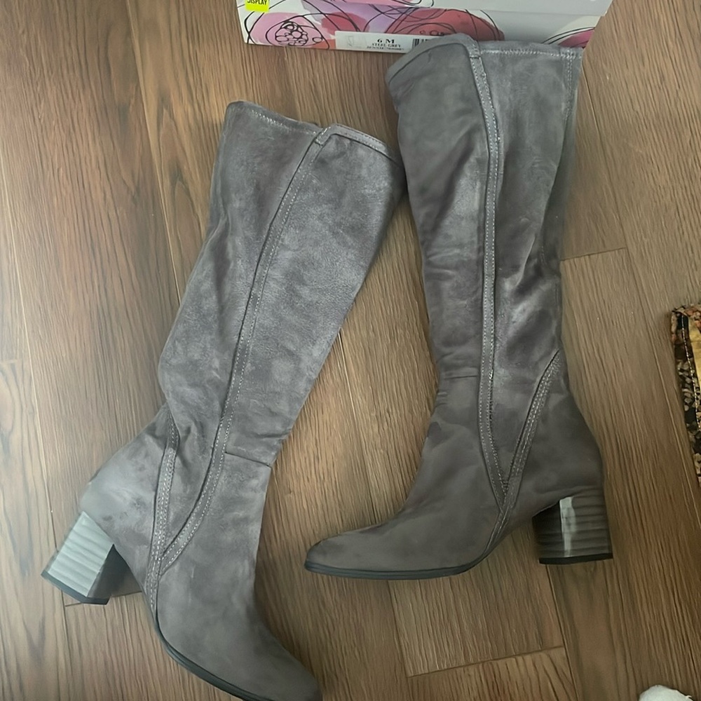 Amelia grace grey boots size 6